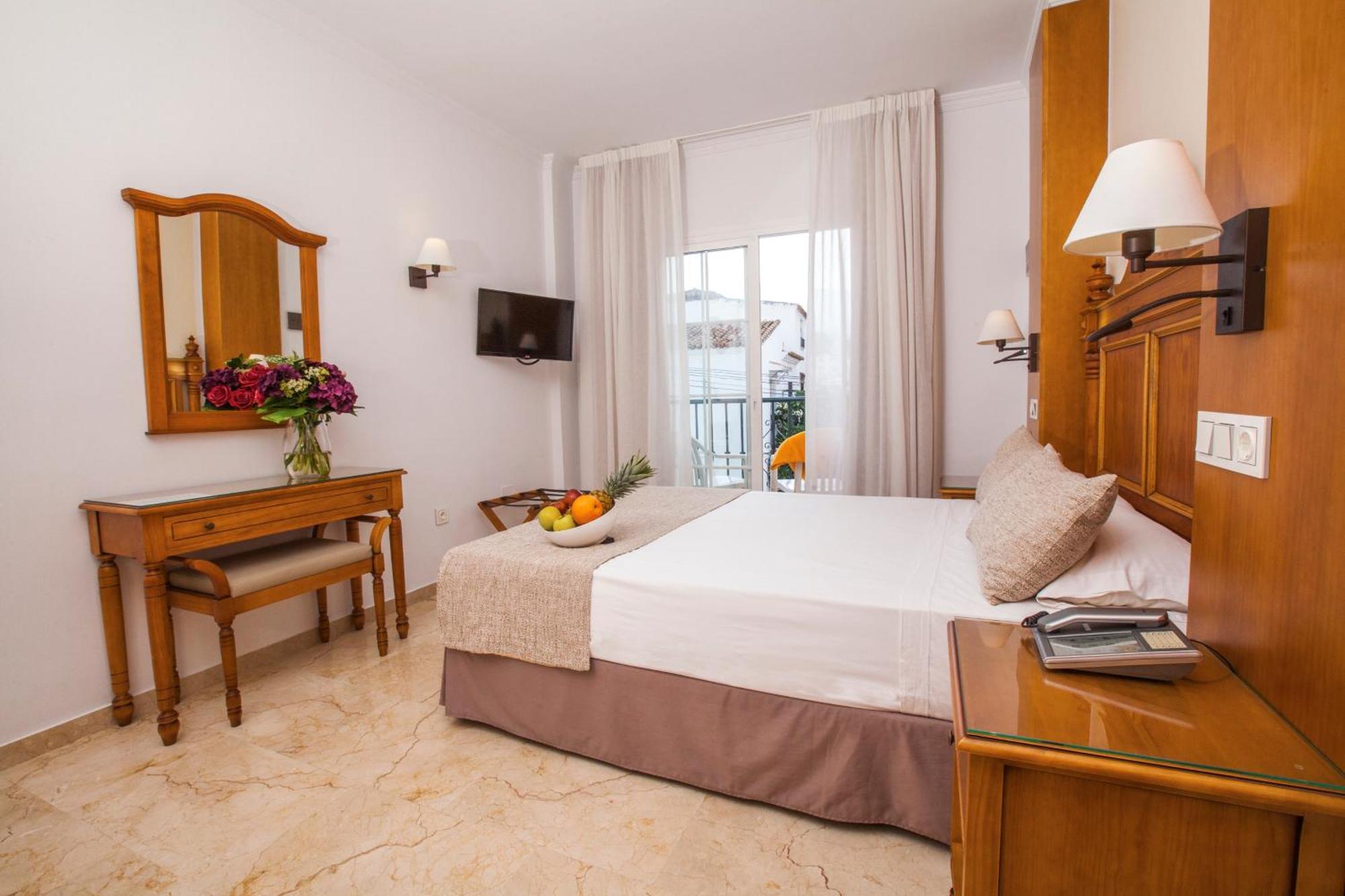 Hotel Villa Flamenca Nerja Kültér fotó